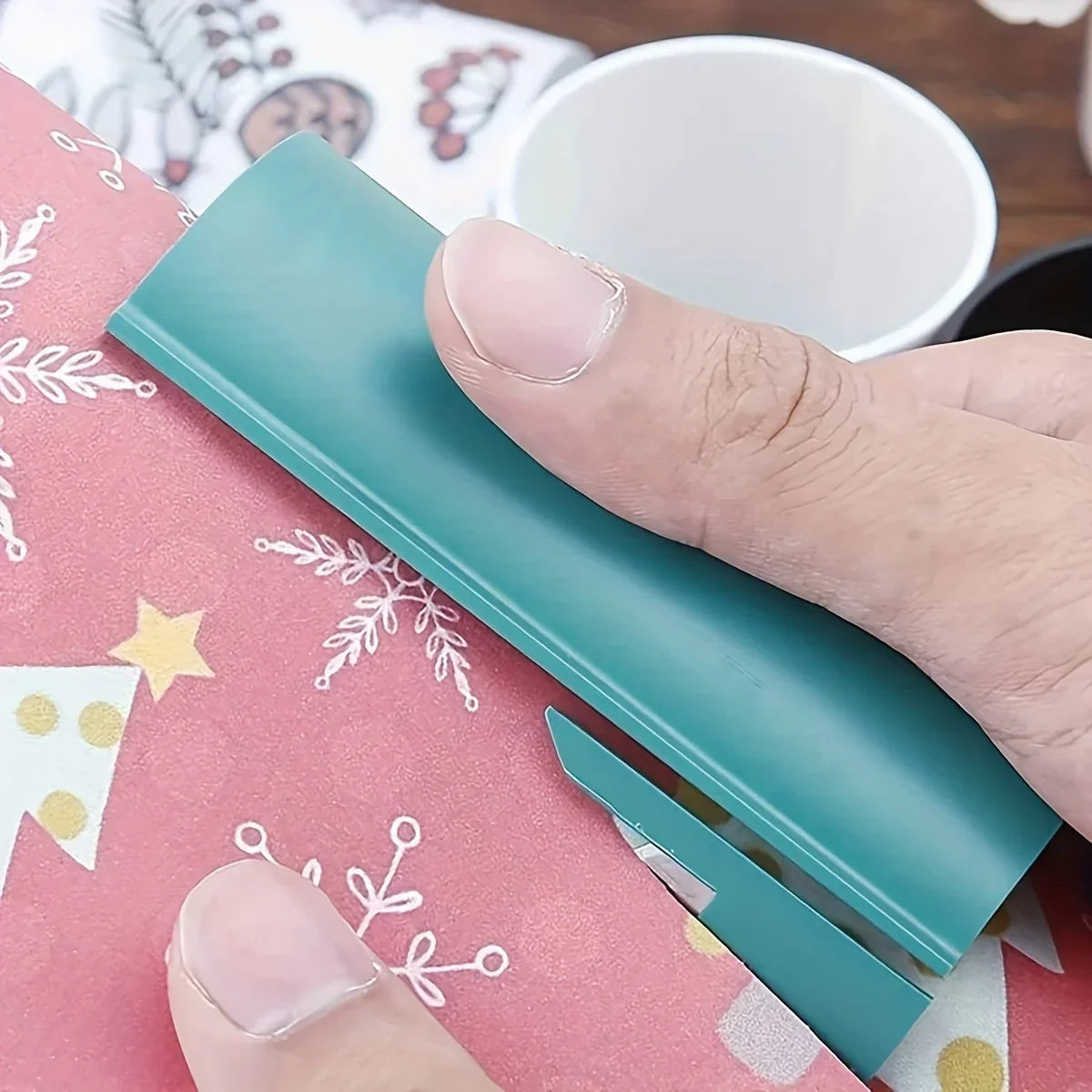 1pcPortable Mini Wrapping Paper Cutter Christmas Packaging Paper Cutting Knife CuttingWrapping Paper Cutter Tool Tube Gift Wrap